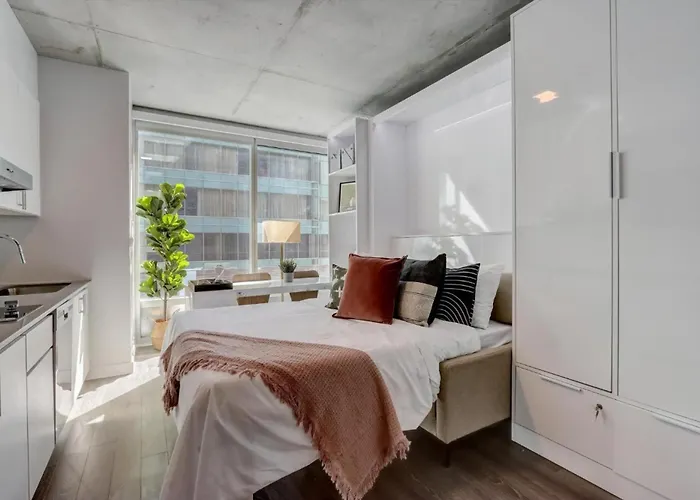 Apartment Boulevard Highrise Stu Sky Pool Gym 42 *