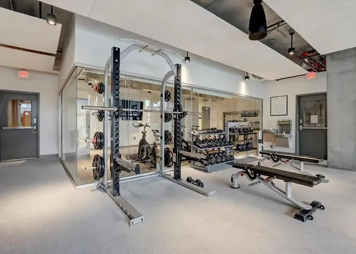 Boulevard Highrise Stu Sky Pool Gym 42 Apartment *